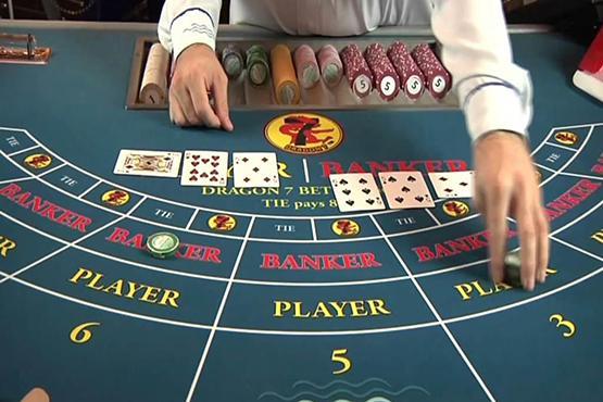 Mesa de Blackjack com cartas